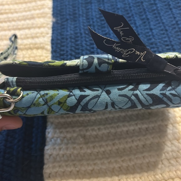 Vera Bradley wristlet/cluch - Picture 3 of 4